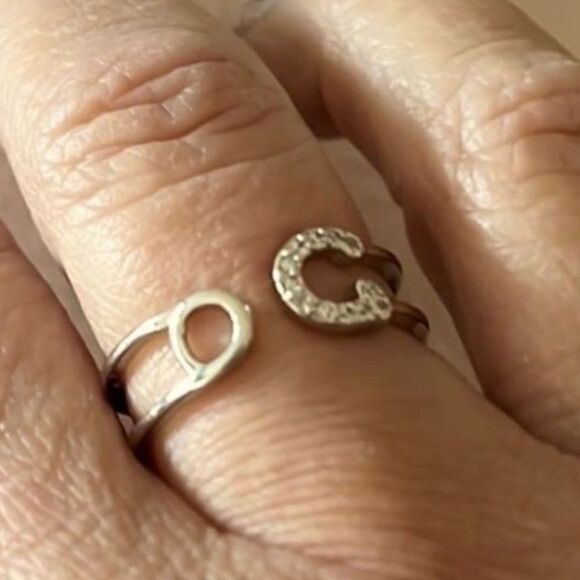 The Bling Safety Pin Ring luxury adjustable in 925 and cubic zirconia. - Picture 2 of 6